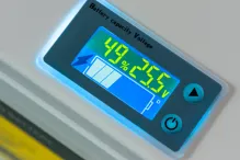 Mivardi Lithiová baterie M-CELL 24V 100Ah + 20A nabíječka (2)